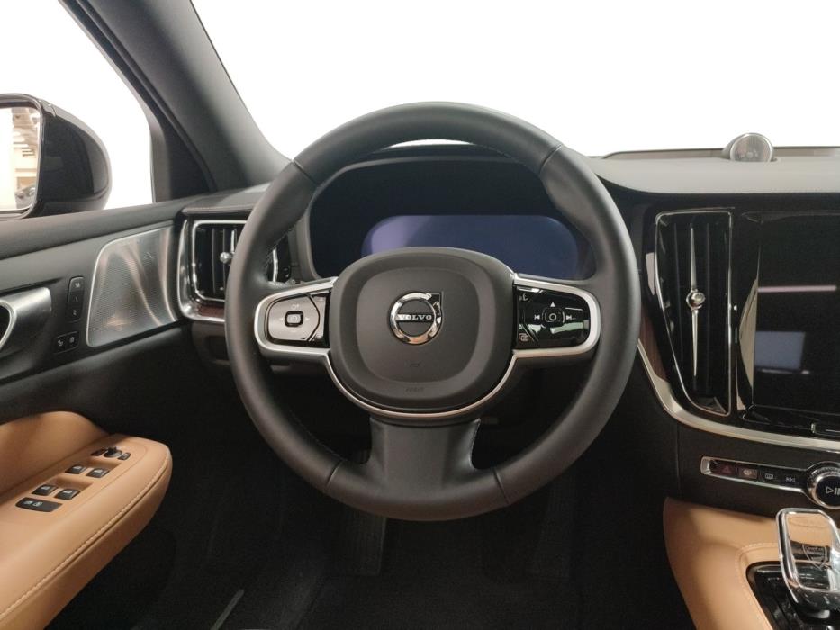 VOLVO V60 2025