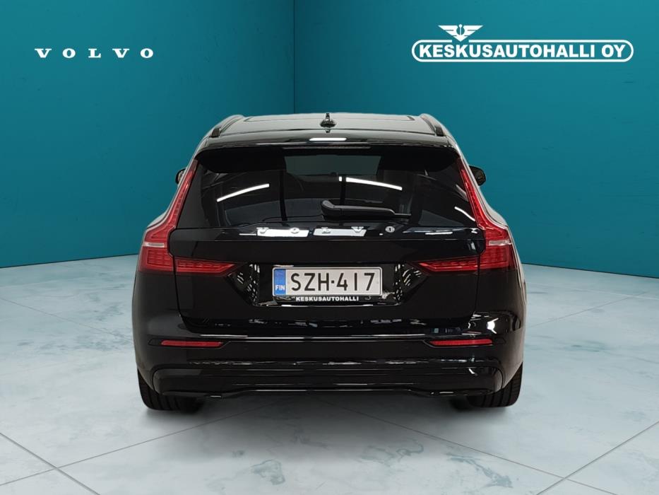 VOLVO V60 2025
