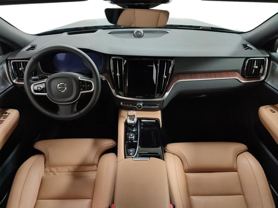 VOLVO V60 2025