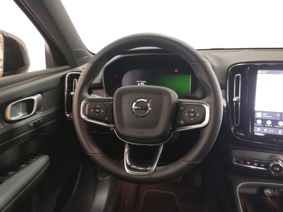 VOLVO EX40 2025