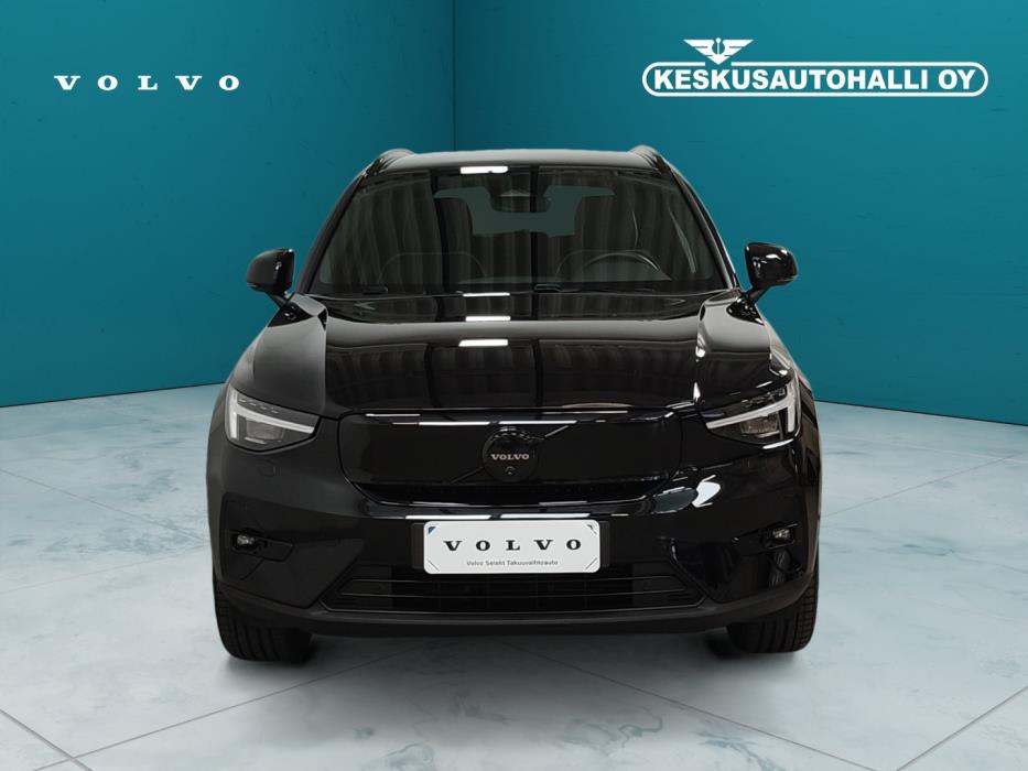 VOLVO EX40 2025