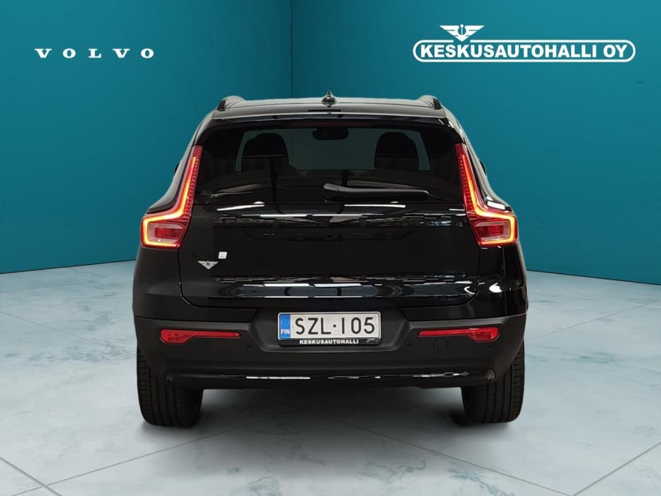 VOLVO EX40 2025