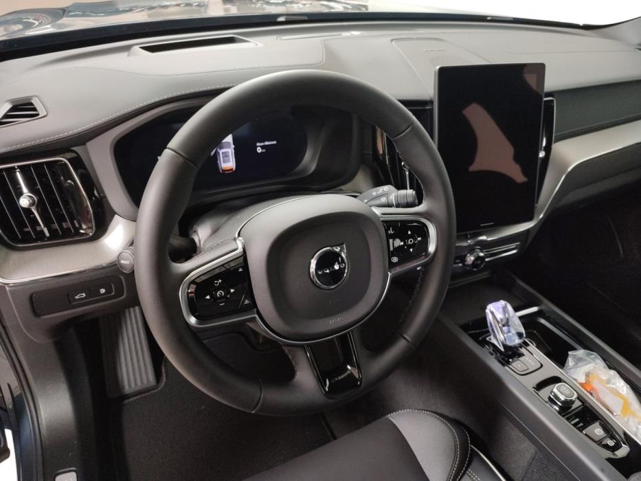 VOLVO XC60 2027