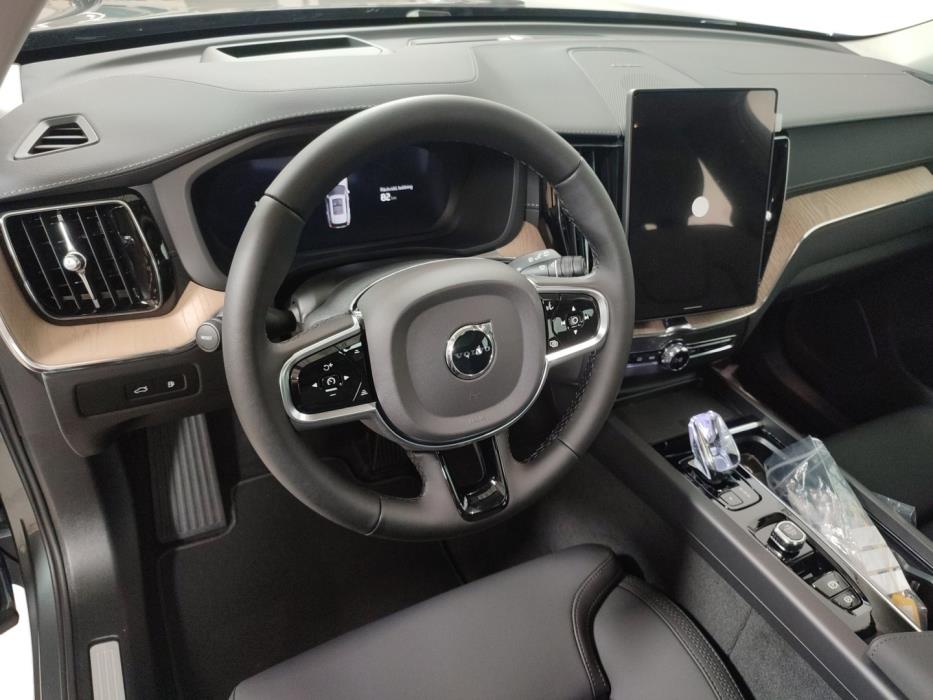 VOLVO XC60 2027