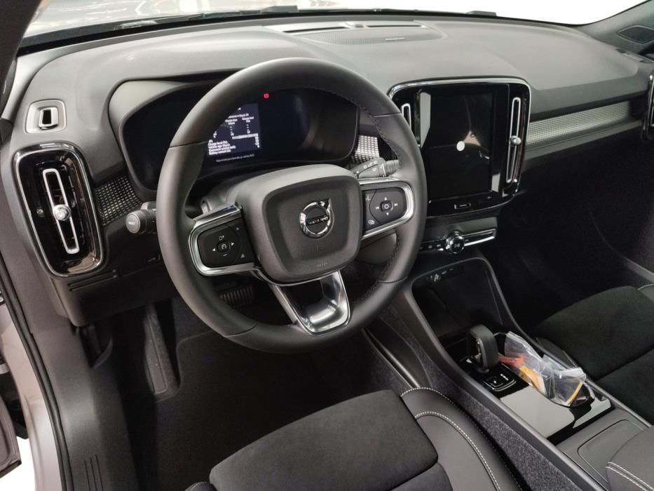 VOLVO EX40 2027