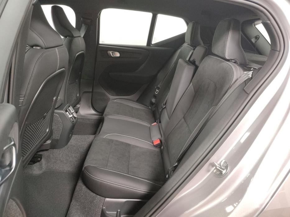 VOLVO EX40 2027