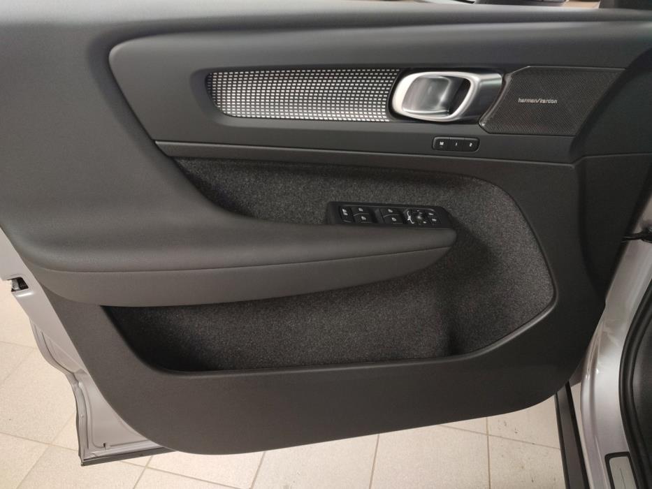 VOLVO EX40 2027