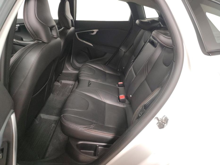 VOLVO V40 Cross Country 2016