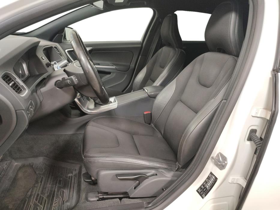 VOLVO V60 Cross Country 2016