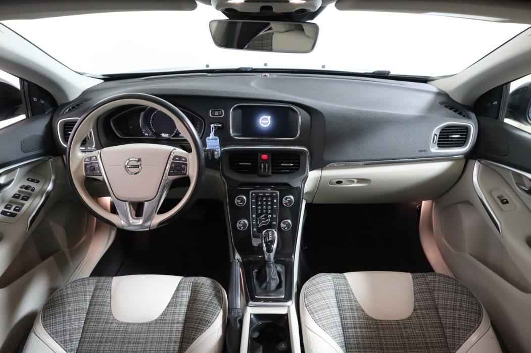 VOLVO V40 Cross Country 2017