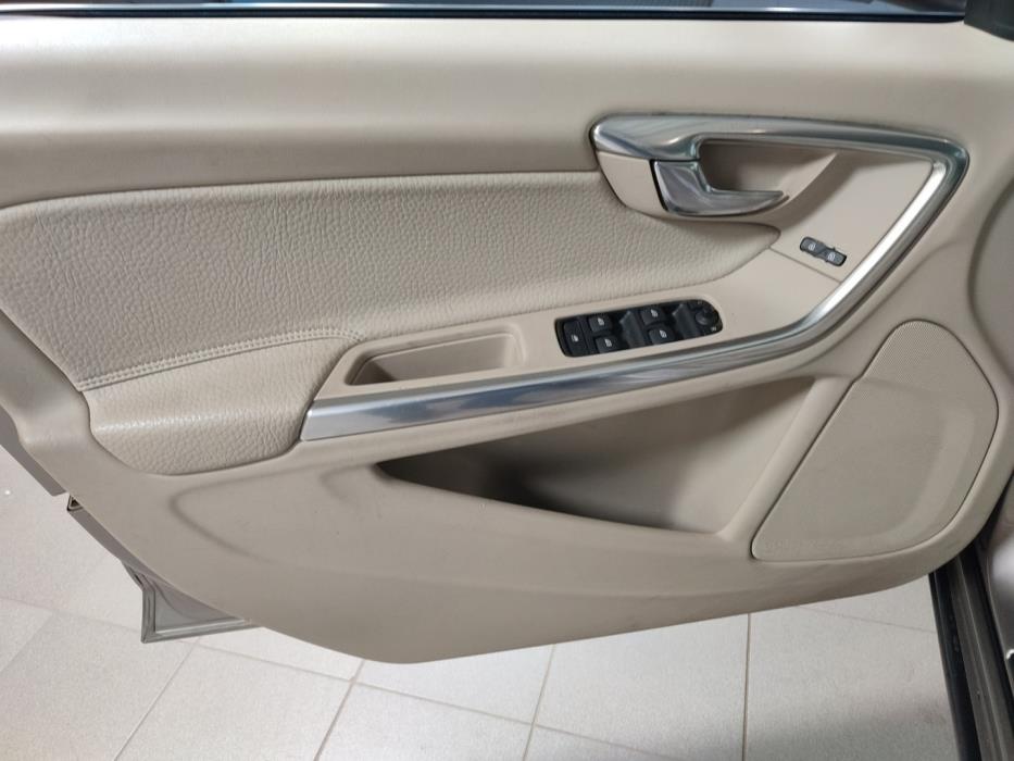 VOLVO V60 2012