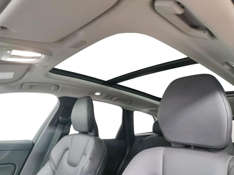 VOLVO XC60 2022