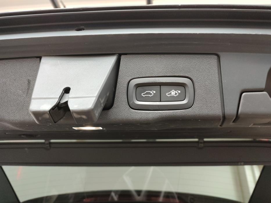 VOLVO XC60 2022