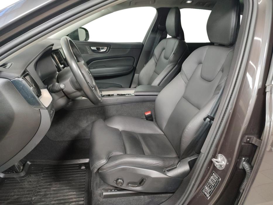 VOLVO XC60 2022