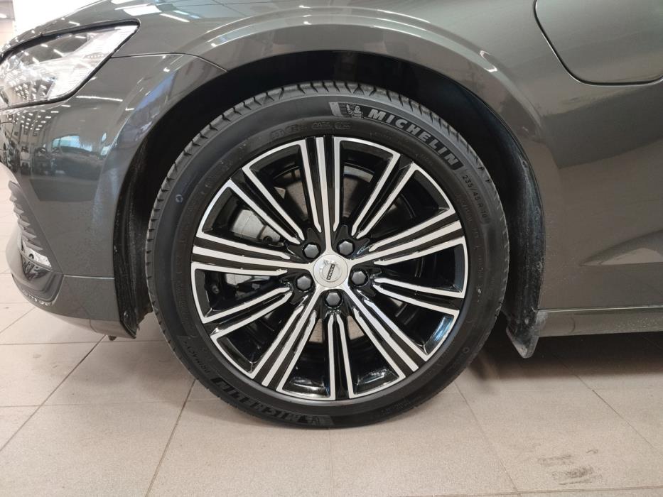 VOLVO V60 2022