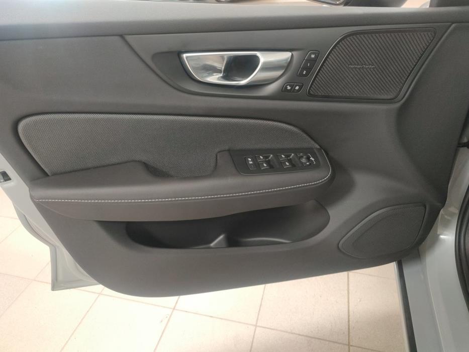 VOLVO V60 2025