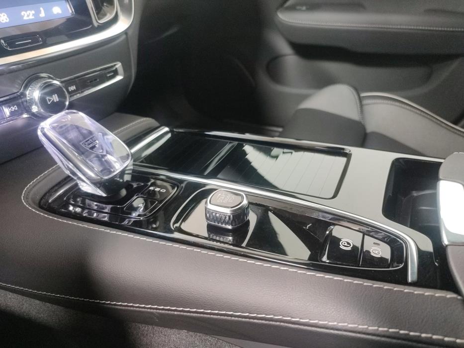 VOLVO V60 2025