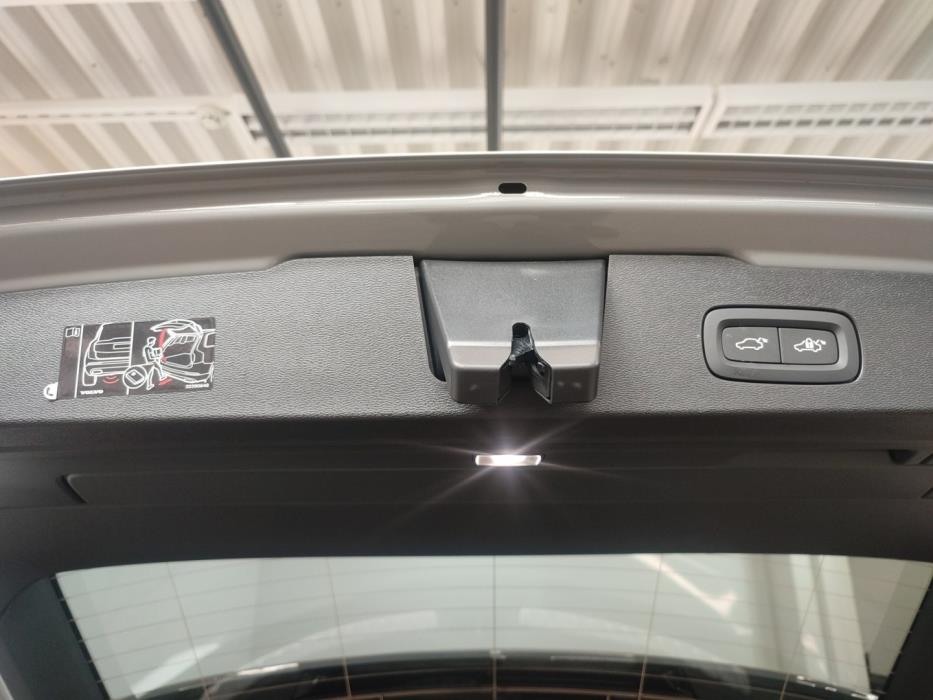 VOLVO V60 2025