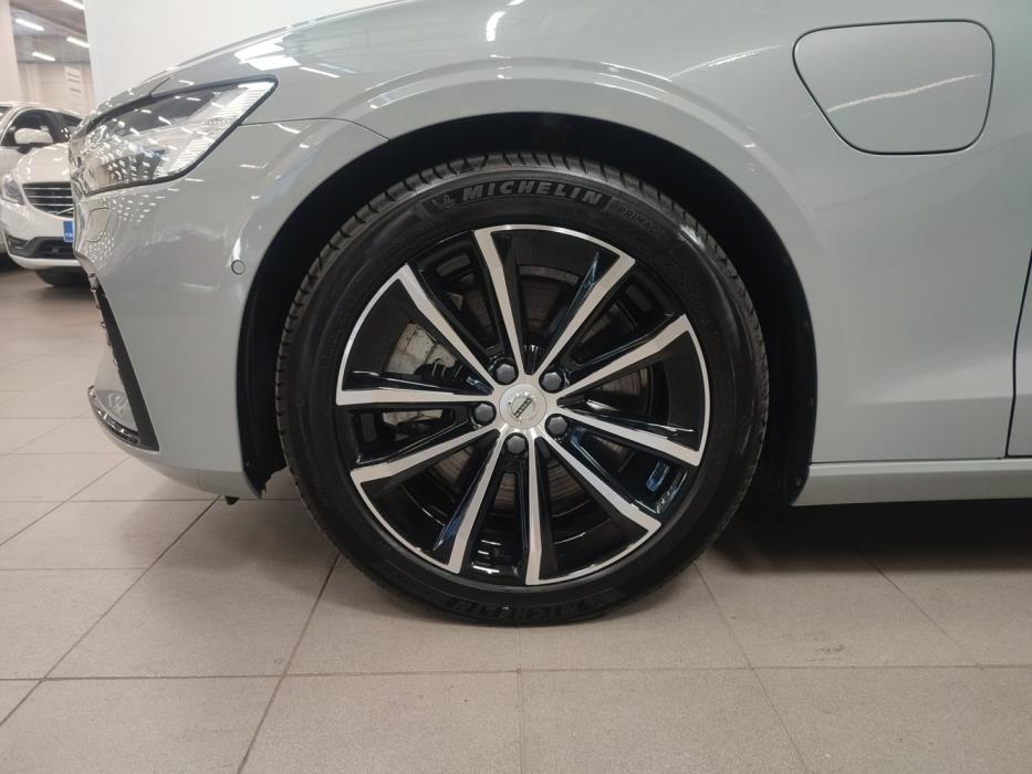 VOLVO V60 2025