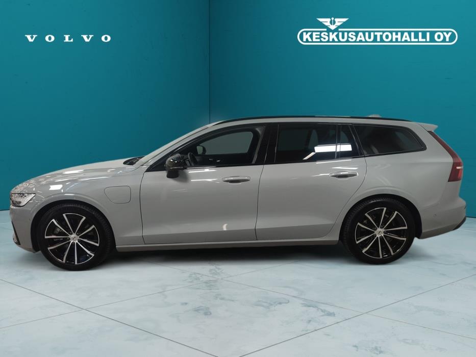 VOLVO V60 2025