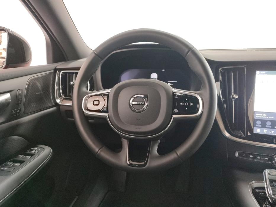 VOLVO V60 2025