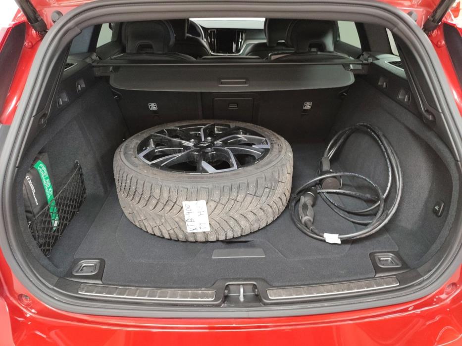 VOLVO V60 2025