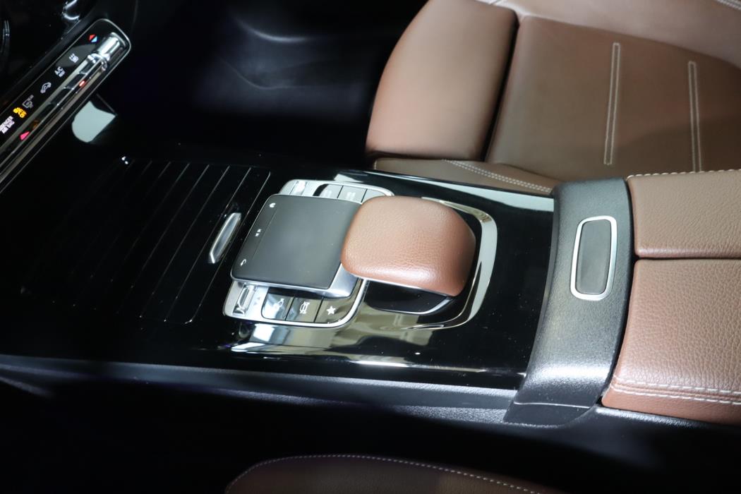 MERCEDES-BENZ A 2020