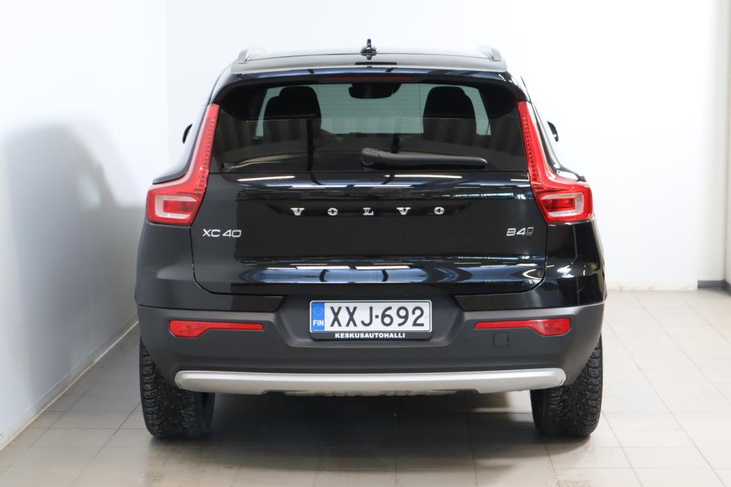 VOLVO XC40 2021
