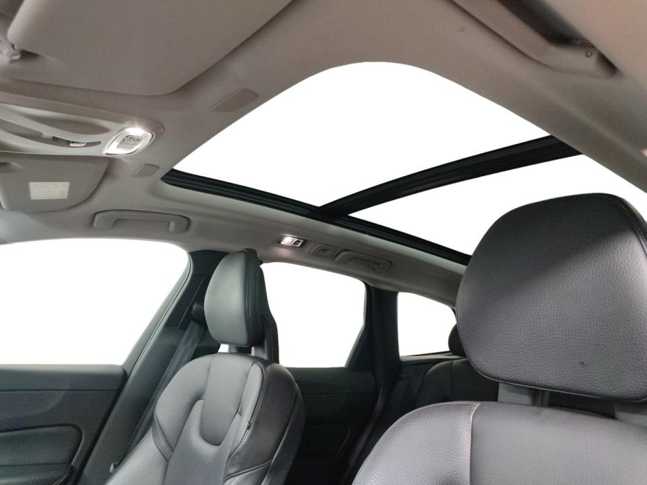 VOLVO XC60 2018