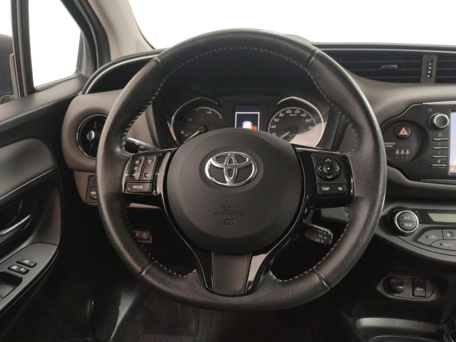 TOYOTA Yaris 2018