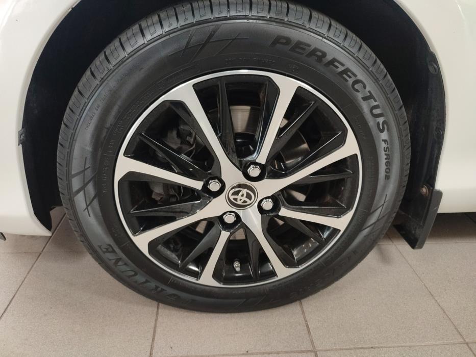 TOYOTA Yaris 2018