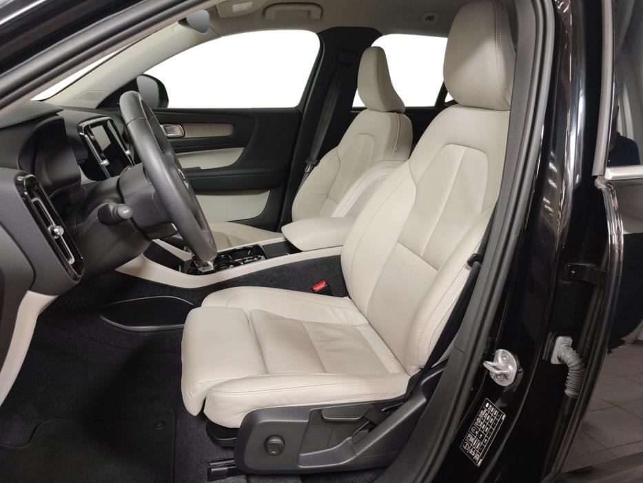 VOLVO XC40 2022