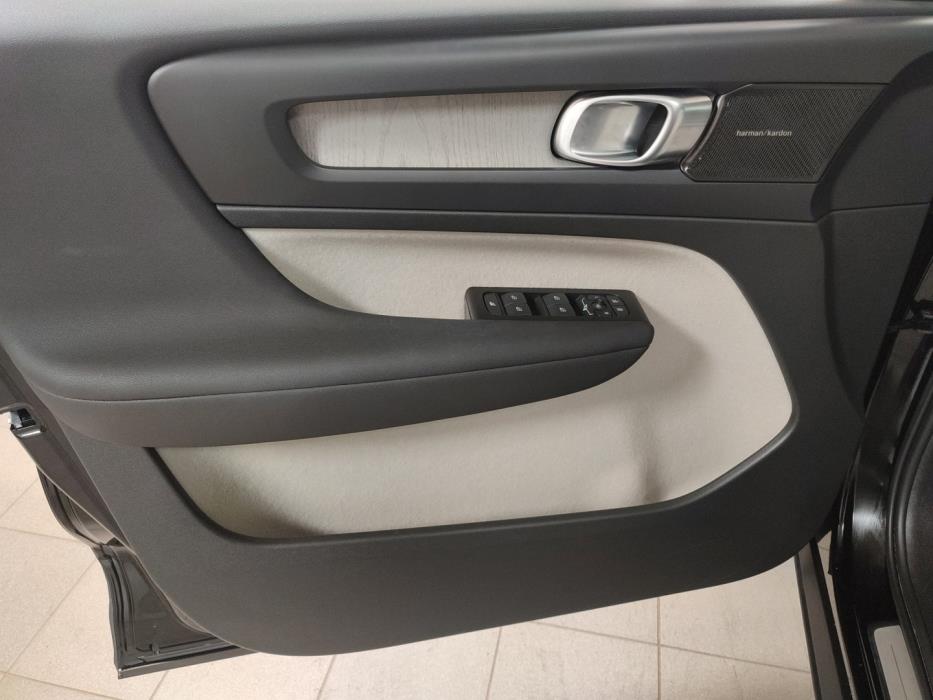 VOLVO XC40 2022