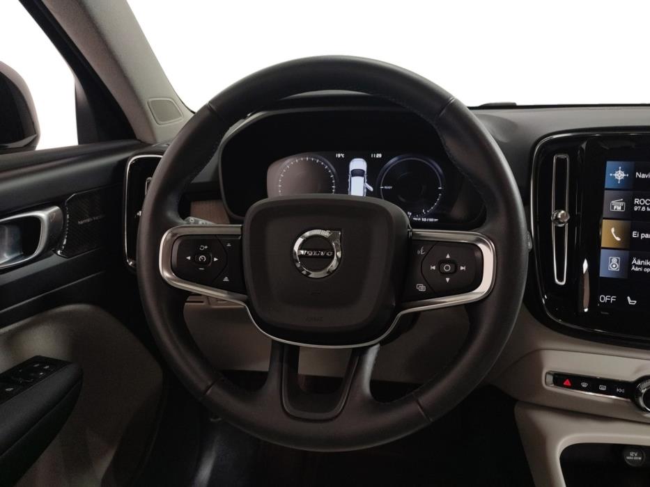 VOLVO XC40 2022