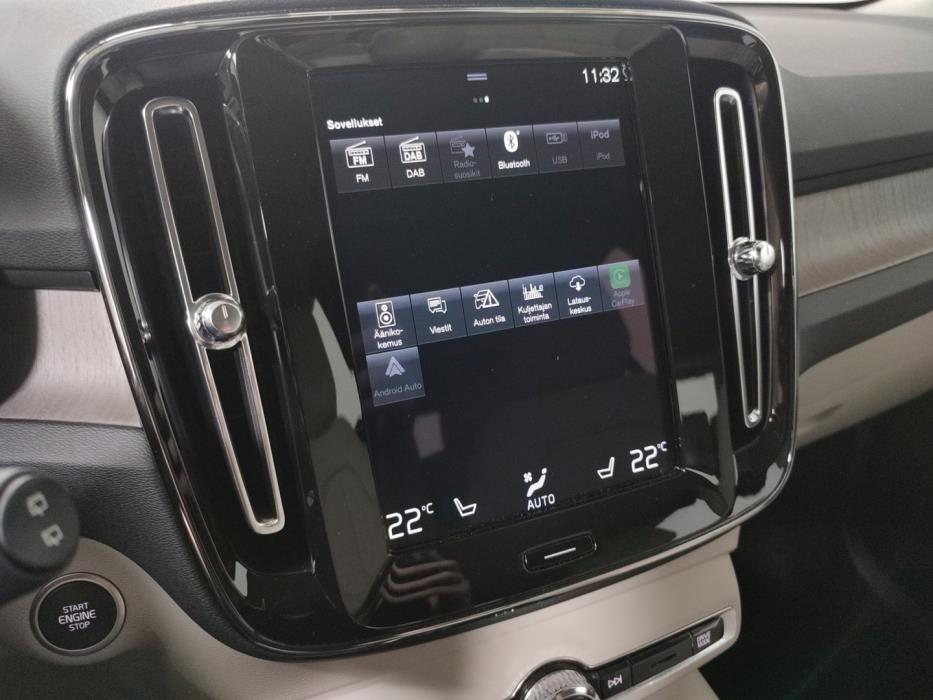 VOLVO XC40 2022