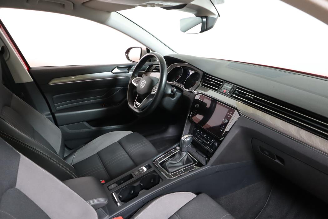VOLKSWAGEN Passat 2022
