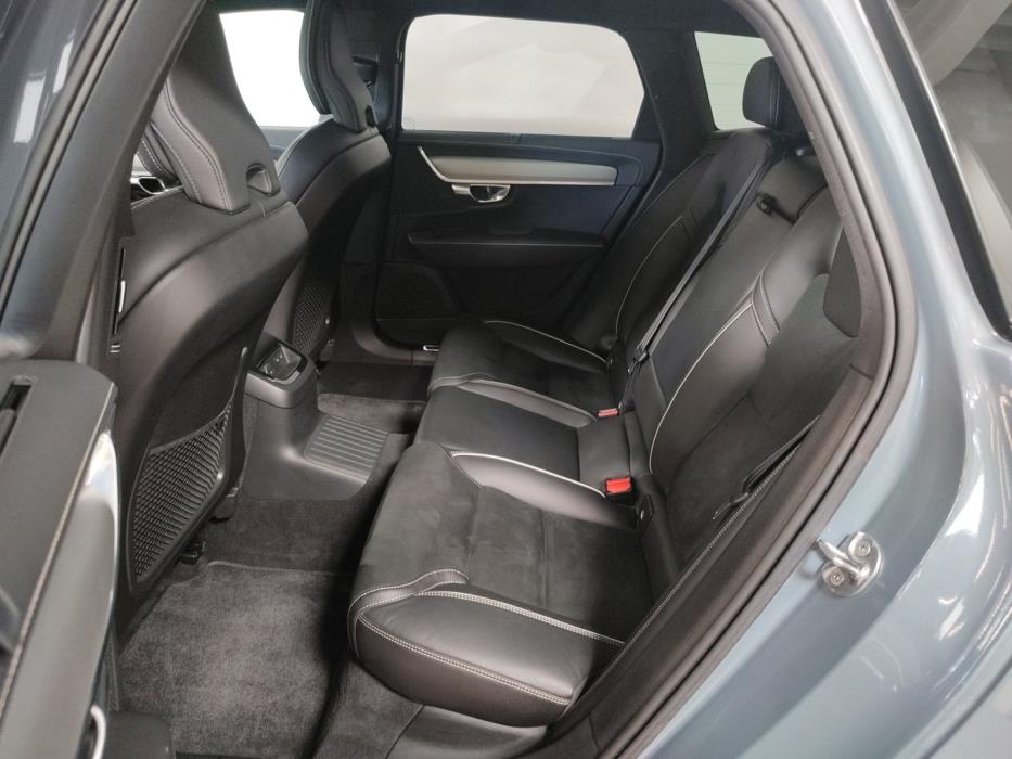 VOLVO V90 2022
