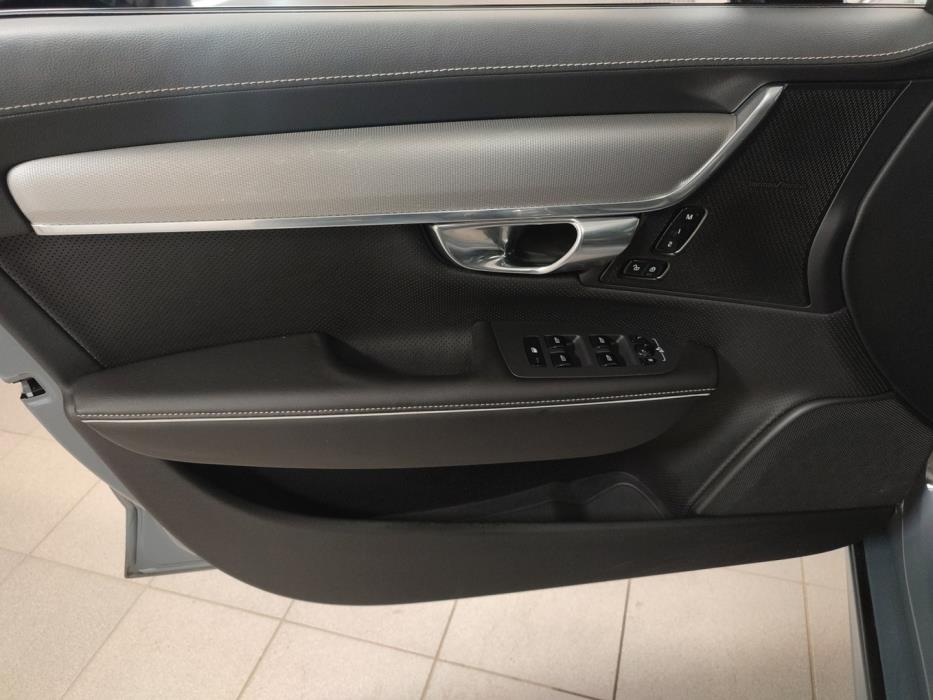 VOLVO V90 2022