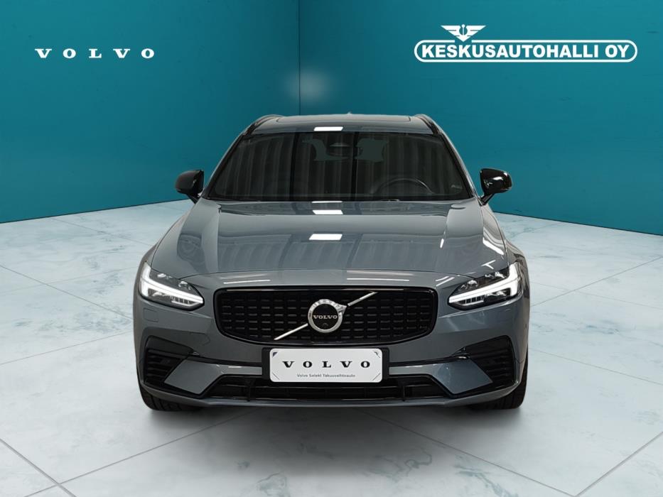 VOLVO V90 2022
