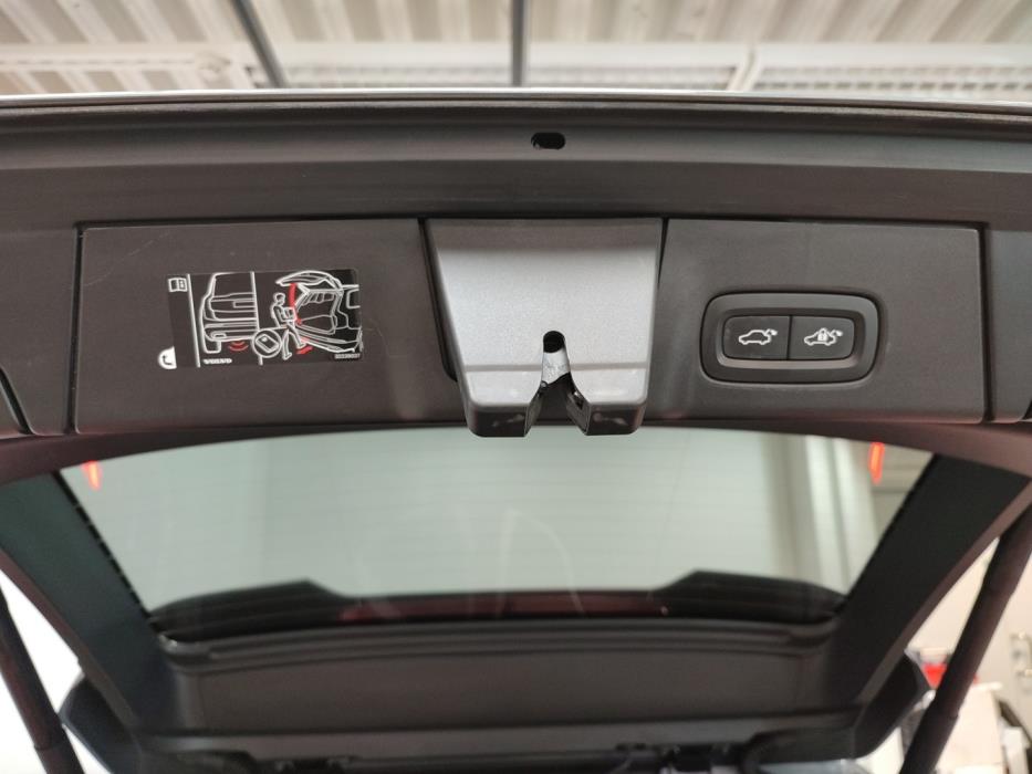 VOLVO V90 2022