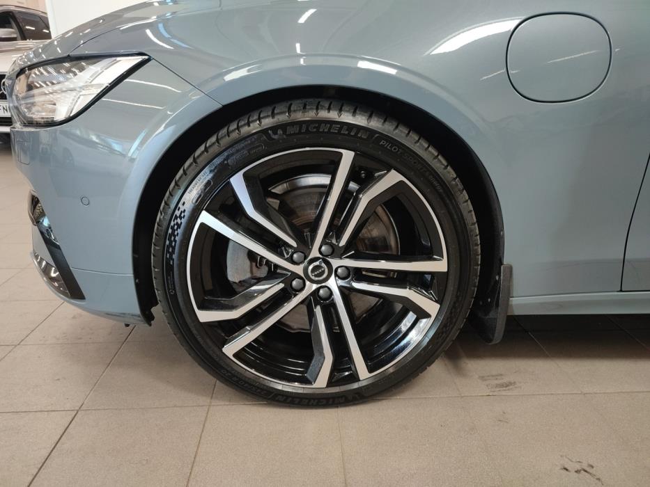 VOLVO V90 2022