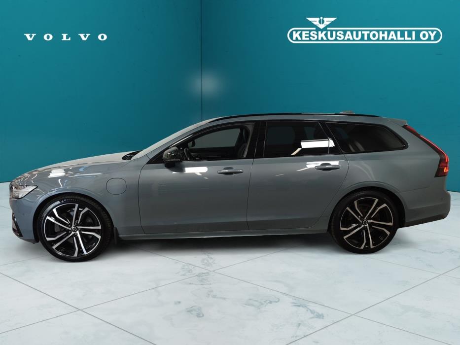 VOLVO V90 2022