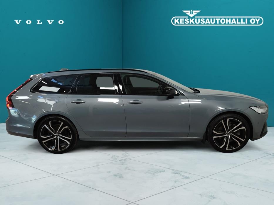 VOLVO V90 2022