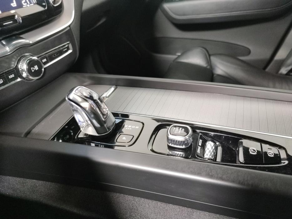 VOLVO XC60 2019