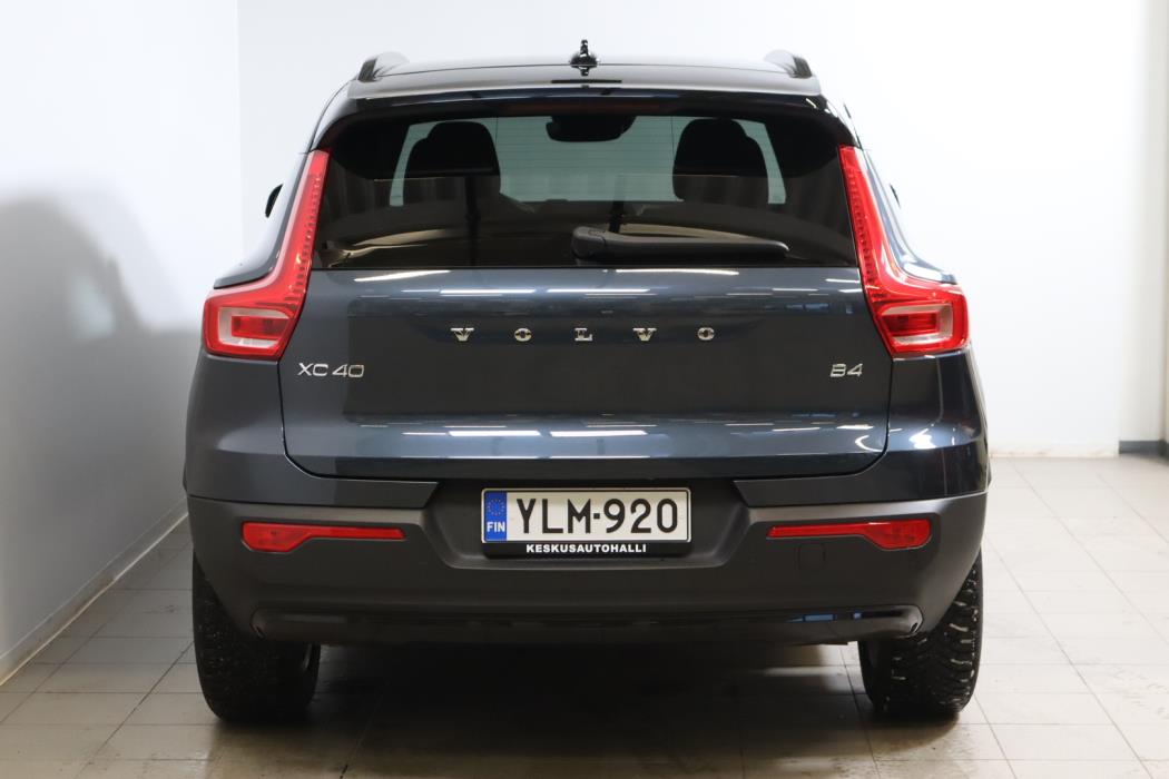 VOLVO XC40 2022