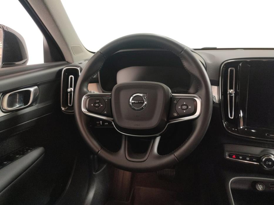 VOLVO XC40 2021