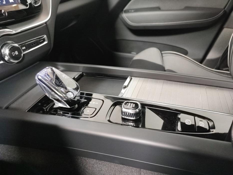 VOLVO XC60 2024