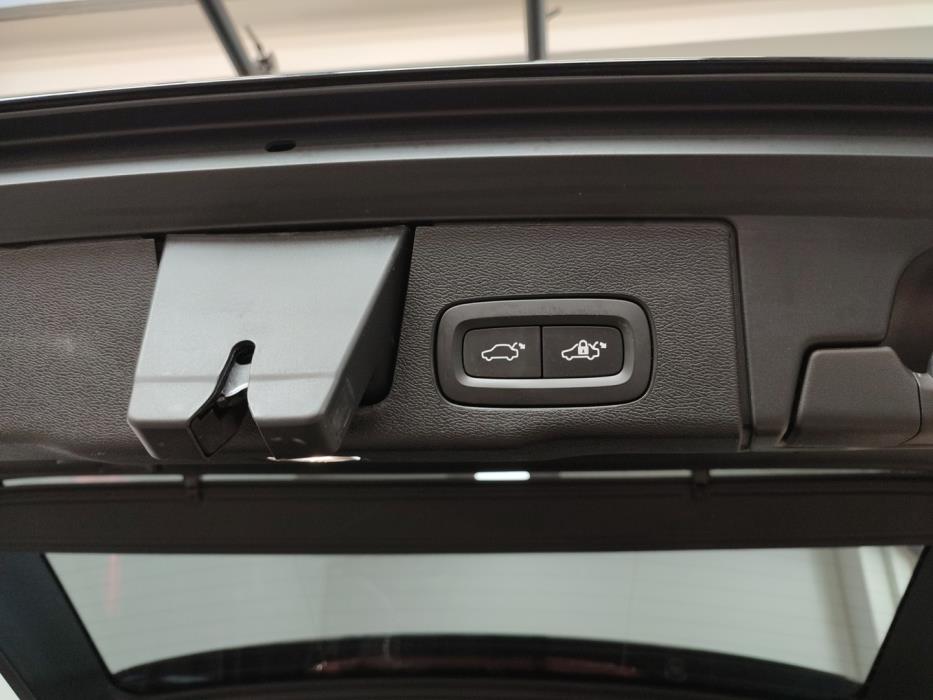 VOLVO XC60 2024