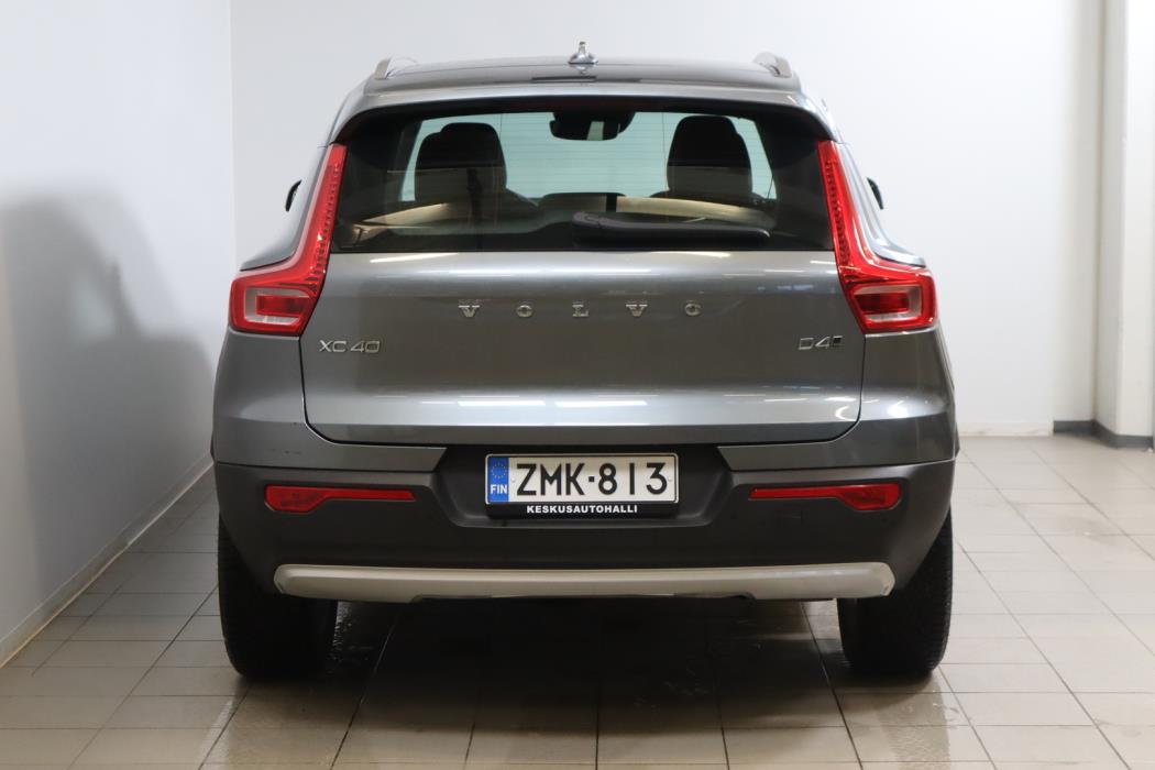 VOLVO XC40 2019