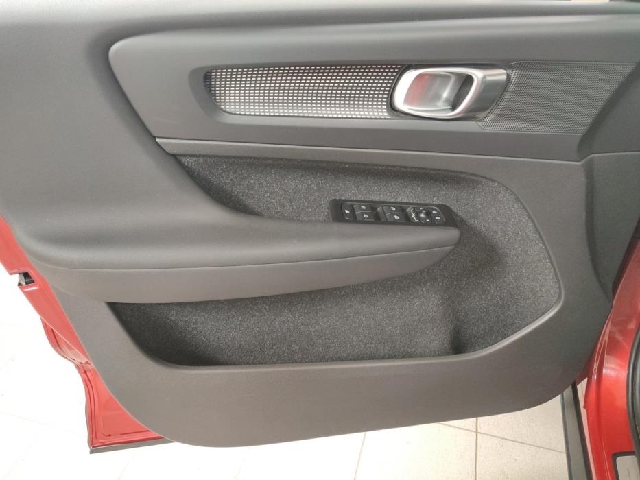 VOLVO XC40 2022
